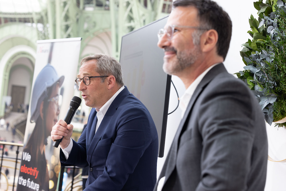 Conference at the ChangeNOW event, with two speakers discussing on stage.
