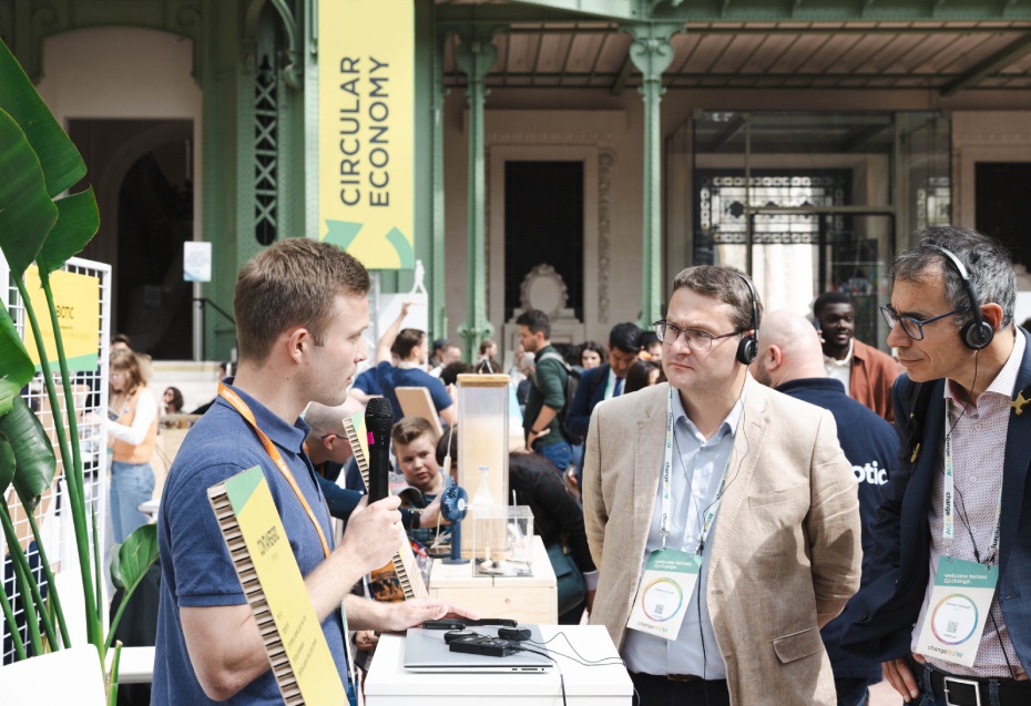 Young man presenting the circular economy to two men